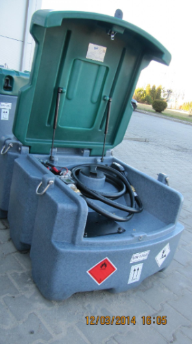 mobilny zbiornik na paliwo 250l - widok z przodu z otwartą pokrywą