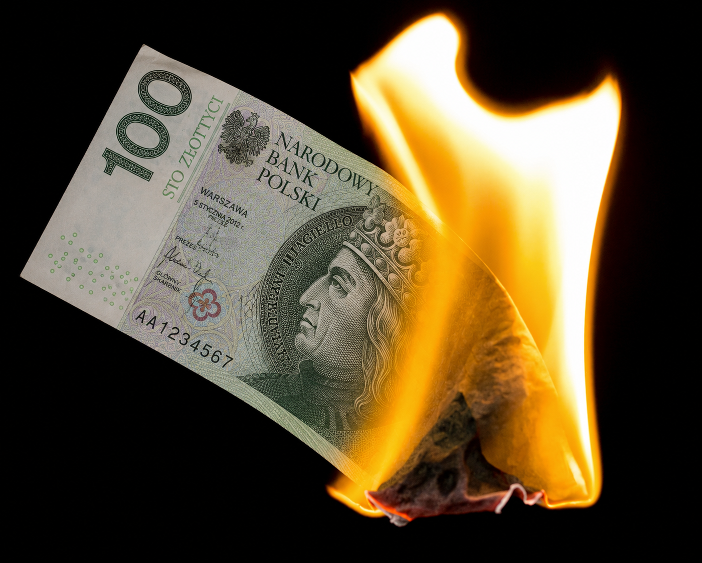palący się banknot