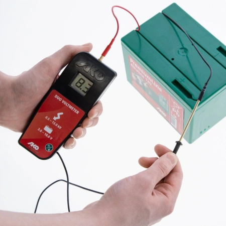 Tester napięcia DUO VOLTMETER 9V AKO – precyzyjny miernik do ogrodzeń elektrycznych i baterii. Cyfrowy wyświetlacz, szeroki zakres pomiaru 500-13 000 V, łatwa obsługa i długa żywotność baterii.